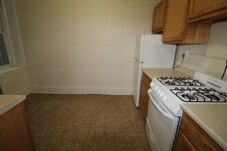 1379 Commonwealth Ave, Unit 5 in Boston, MA - Building Photo - Building Photo