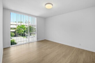 744 S Windsor Blvd in Los Angeles, CA - Building Photo - Building Photo