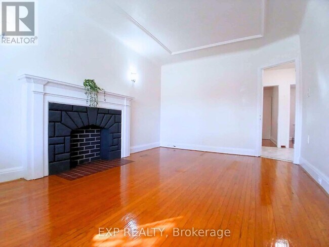 310 Westwood Ave in Toronto, ON - Building Photo - Building Photo