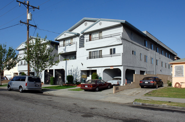 12635 Freeman Ave in Hawthorne, CA - Foto de edificio - Building Photo