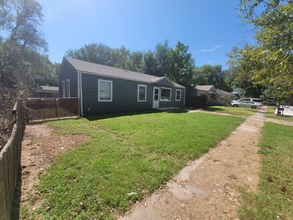 1101 Luther E in Wichita, KS - Building Photo - Building Photo