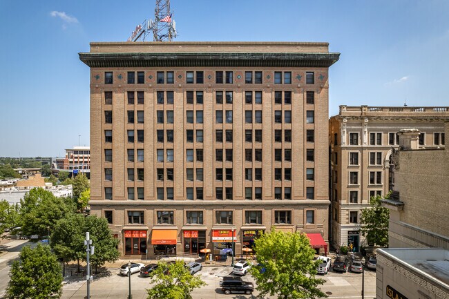 Bayou Lofts in Houston, TX - Foto de edificio - Building Photo