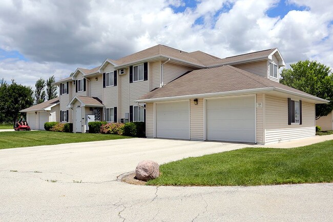 TRAILS END in Green Bay, WI - Foto de edificio - Building Photo