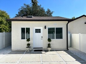 223 E Cherry Ave in Monrovia, CA - Building Photo