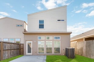 7902 Parnell St in Houston, TX - Building Photo