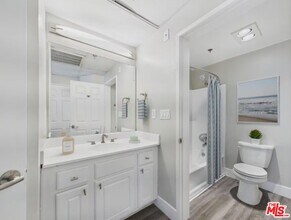 627 N Rossmore Ave in Los Angeles, CA - Building Photo - Building Photo