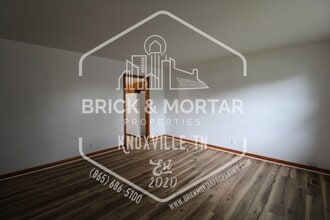 2409 Holbrook Dr in Knoxville, TN - Building Photo - Building Photo