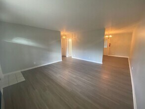 612 Prosperity Farms Rd in North Palm Beach, FL - Building Photo - Building Photo