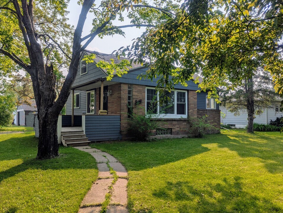 1010 E 3rd St in Superior, WI - Building Photo