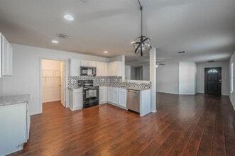 712 Grant St in Burleson, TX - Building Photo - Building Photo