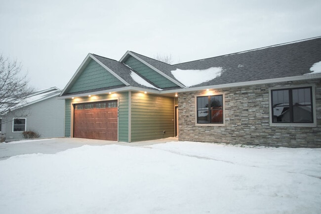 1926 W 6th St in New Richmond, WI - Building Photo - Building Photo