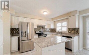 1480 Britannia Rd W in Mississauga, ON - Building Photo - Building Photo