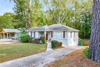 2046 Settle Cir SE in Atlanta, GA - Building Photo - Building Photo