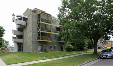 Casa Loma in Denver, CO - Building Photo - Building Photo