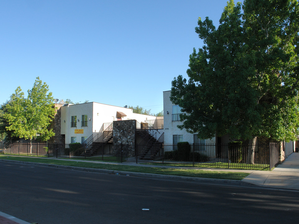 1339 W Avenue I in Lancaster, CA - Building Photo