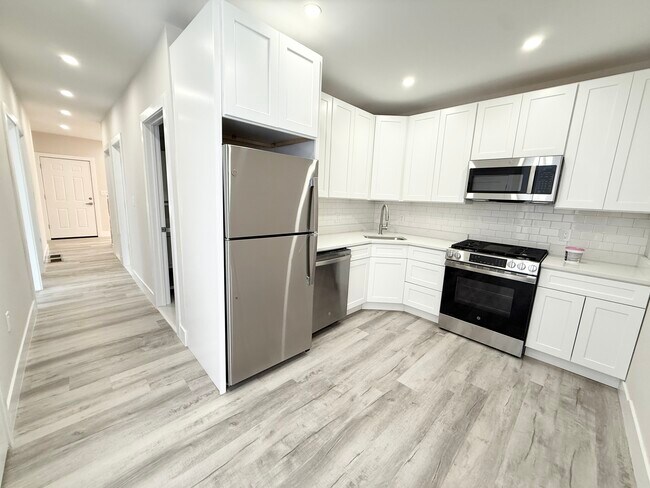 10 Cawfield St, Unit 1 in Boston, MA - Foto de edificio - Building Photo