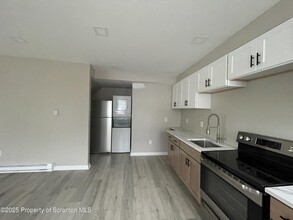 615-615 Mill St in Dunmore, PA - Building Photo - Building Photo