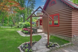 16 Locust Dr in Cold Spring, NY - Building Photo - Building Photo