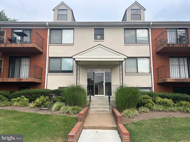 property at 125N Clubhouse Dr SW