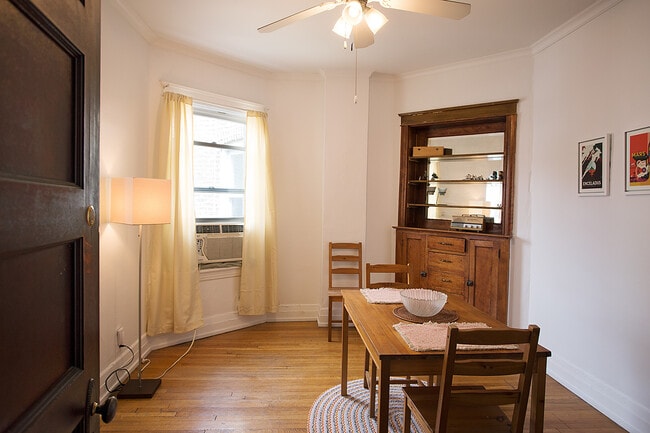 2249 N Sawyer Ave in Chicago, IL - Building Photo - Building Photo