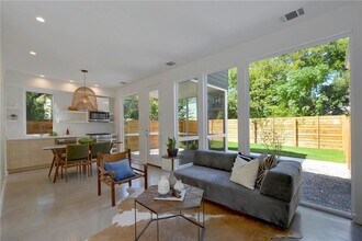 5514 Avenue H in Austin, TX - Foto de edificio - Building Photo