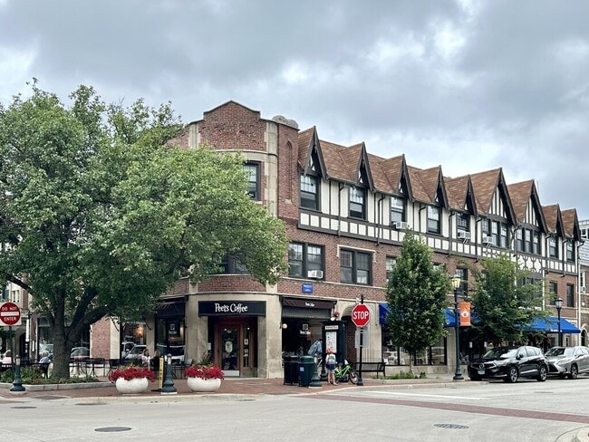 811 Elm St, Unit A07C in Winnetka, IL - Building Photo - Building Photo