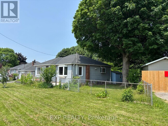 5648 Royal Manor Dr in Niagara Falls, ON - Building Photo - Building Photo