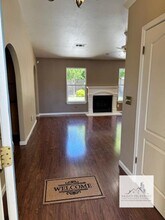 7440 N Mansionette Dr in Fresno, CA - Building Photo - Building Photo