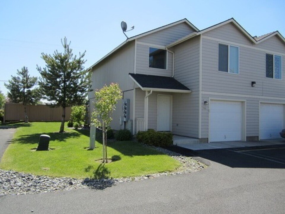 1456 SW 16th St in Redmond, OR - Building Photo