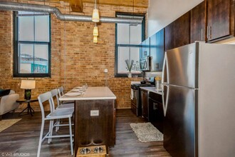 Carriage House Lofts in Chicago, IL - Building Photo - Building Photo