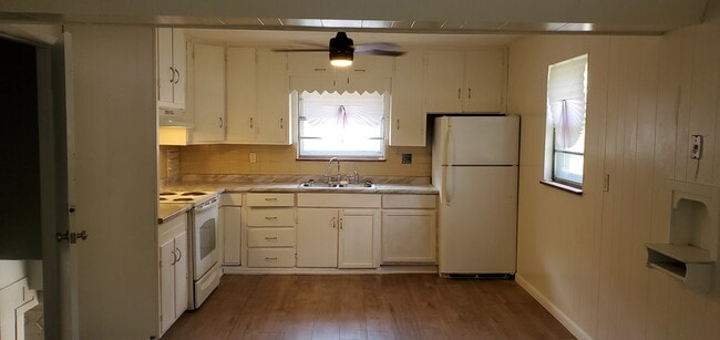 1361 N Florissant Rd in St. Louis, MO - Building Photo - Building Photo