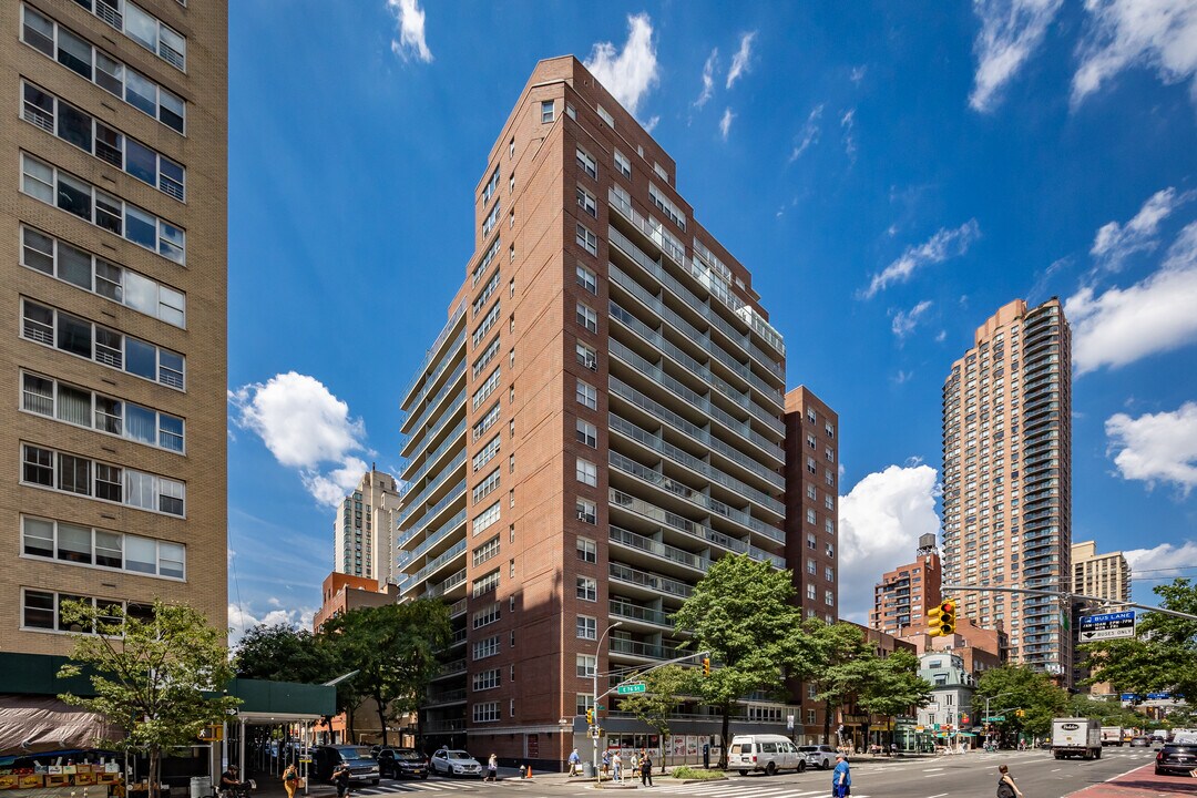 363 E 76th St in New York, NY - Foto de edificio