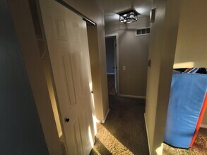 5 Pastoral Ct in Florissant, MO - Foto de edificio - Building Photo