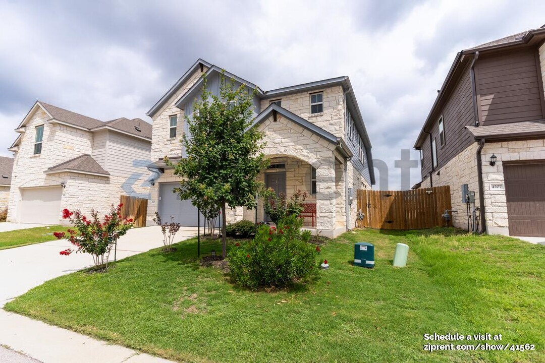 4205 Birdwatch Loop in Pflugerville, TX - Foto de edificio