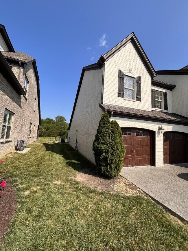 620 Lingering Wy in Hendersonville, TN - Building Photo - Building Photo