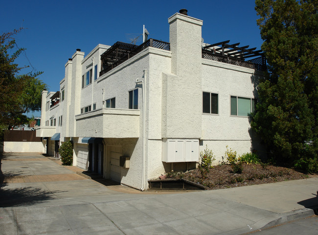 552 Cambridge Ave in Palo Alto, CA - Building Photo - Building Photo