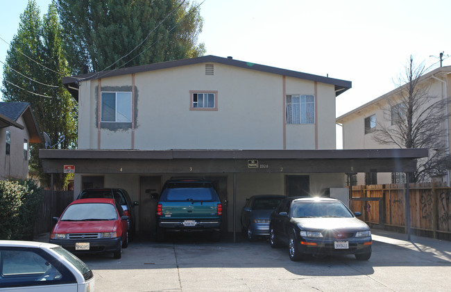 1976 Powell St in San Pablo, CA - Foto de edificio - Building Photo