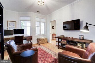 2058 N Oakland St in Arlington, VA - Building Photo - Building Photo