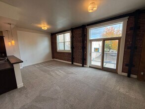 160 Liberty St NE in Salem, OR - Foto de edificio - Building Photo