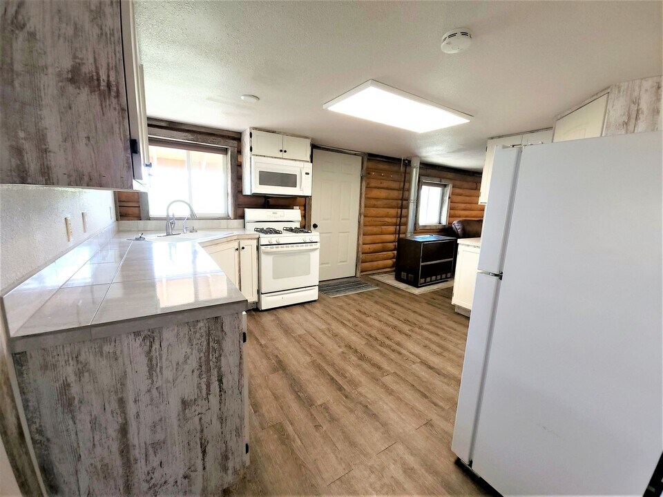58 Tressa Rd in Gillette, WY - Building Photo