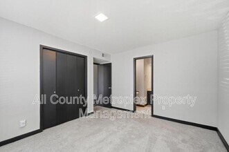 7031 Holly Hill Dr in Dallas, TX - Foto de edificio - Building Photo