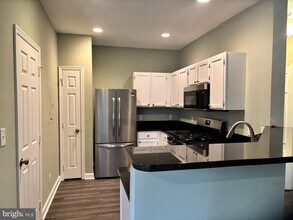 1716 Lake Shore Crest Dr in Reston, VA - Building Photo - Building Photo