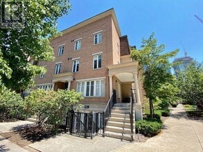 46 Western Battery Rd in Toronto, ON - Building Photo - Building Photo