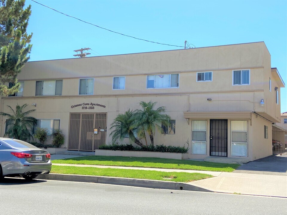 Grismer Cove in Burbank, CA - Building Photo