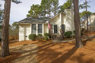 420 Sandhills Cir in Pinehurst, NC - Building Photo - Building Photo
