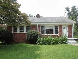 1642 Oak St in Cayce, SC - Building Photo