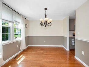 31 Patrick Rd in Tewksbury, MA - Foto de edificio - Building Photo