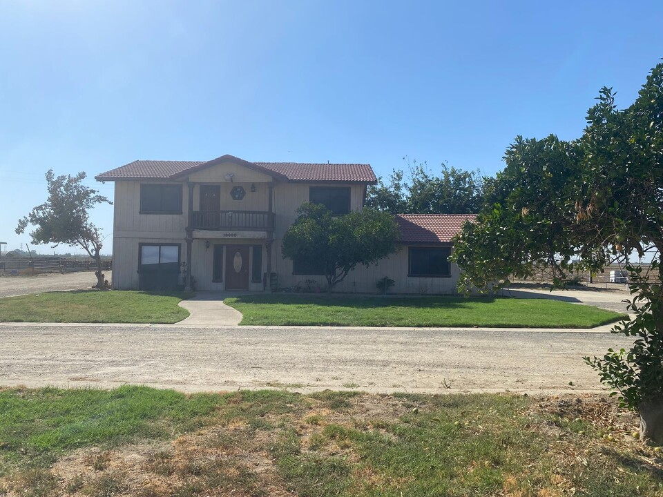 16680 7th Ave in Hanford, CA - Building Photo