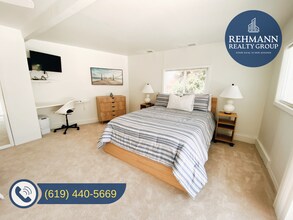 2404 Chatsworth Blvd in San Diego, CA - Foto de edificio - Building Photo