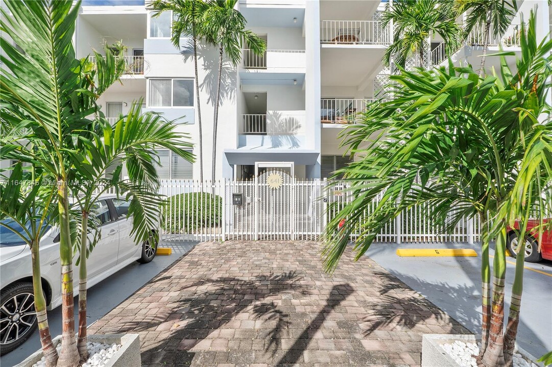 641 Española Wy in Miami Beach, FL - Building Photo